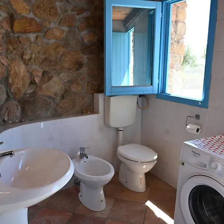 Con Piscina A Perda Longa, 2 Da Letto E 2 Bagni Chia